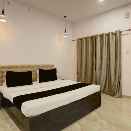 Virat Palace Hotel Varanasi Exterior foto